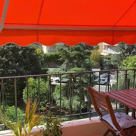 Beautiful T2 With Balcony Near Downtown Nice